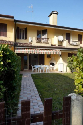 Beautiful Terraced House With Pool-tv-ac